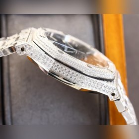 Роскошная версия, вручную инкрустированная бриллиантами, высокока
