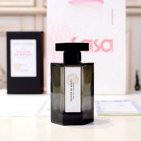 Название бренда： LArtisan Parfumeur  Voleur de Roses Упаковка то