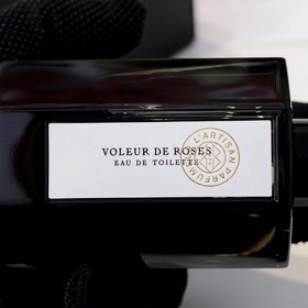 Название бренда： LArtisan Parfumeur  Voleur de Roses Упаковка то