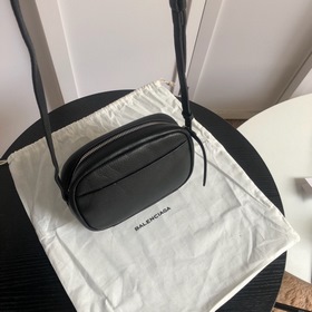 Серия EVERYDAY от Balenciaga Серия EVERYDAY отличается привлекательным