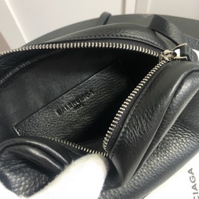 Серия EVERYDAY от Balenciaga Серия EVERYDAY отличается привлекательным