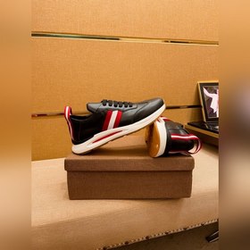 Bally, высококачественная марка мужской обуви, предлагает спортив