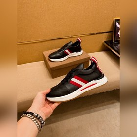 Bally, высококачественная марка мужской обуви, предлагает спортив