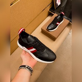 Bally, высококачественная марка мужской обуви, предлагает спортив