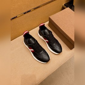 Bally, высококачественная марка мужской обуви, предлагает спортив