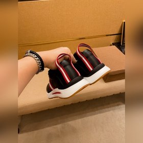 Bally, высококачественная марка мужской обуви, предлагает спортив