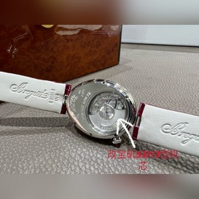 Коллекция Breguet Reine de Naples Reine de Naples доступна в бело