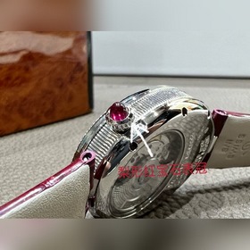 Коллекция Breguet Reine de Naples Reine de Naples доступна в бело