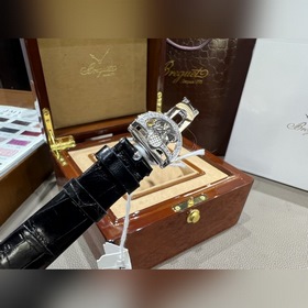 Коллекция Breguet Reine de Naples Reine de Naples доступна в бело