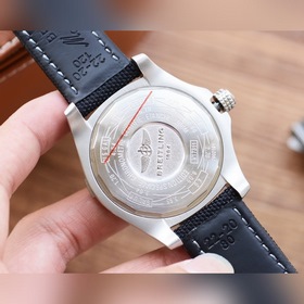 Breitling - Серия Avenger Полностью автоматический механизм 43*1