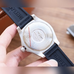 Breitling - Серия Avenger Полностью автоматический механизм 43*1