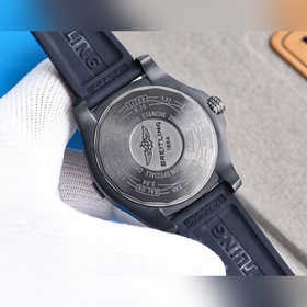 Breitling - Серия Avenger Полностью автоматический механизм 43*1