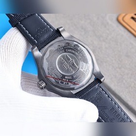 Breitling - Серия Avenger Полностью автоматический механизм 43*1