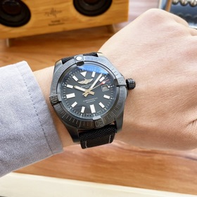Breitling - Серия Avenger Полностью автоматический механизм 43*1