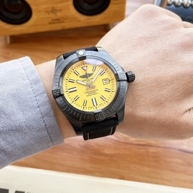 Breitling - Серия Avenger Полностью автоматический механизм 43*1