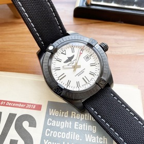 Breitling - Серия Avenger Полностью автоматический механизм 43*1