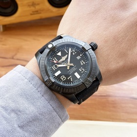 Breitling - Серия Avenger Полностью автоматический механизм 43*1