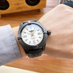 Breitling - Серия Avenger Полностью автоматический механизм 43*1