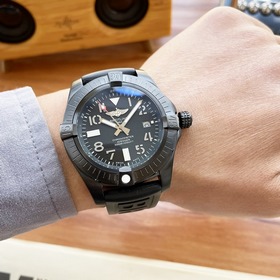 Breitling - Серия Avenger Полностью автоматический механизм 43*1