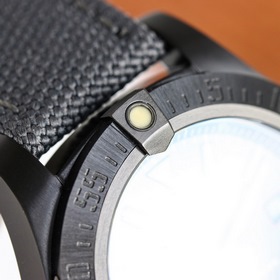 Breitling Blackbird V17311101B11 Volcano Black 44 мм В данной вер