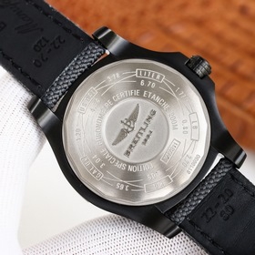 Breitling Blackbird V17311101B11 Volcano Black 44 мм В данной вер