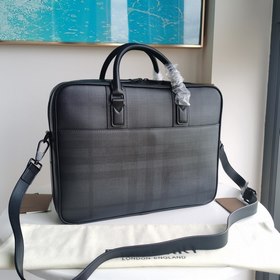 Burberry Тонкий портфель Изготовлена из кожи с клетчатым узором и