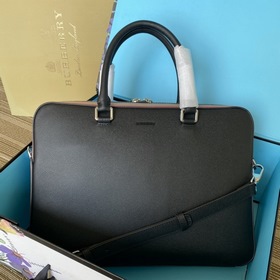 Burberry Изысканный портфель Модель： 80365381 Изготовлена из тщат