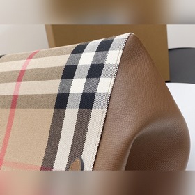 Сумка-тоут из зернистой кожи Burberry С боковыми вставкамиз хлопк