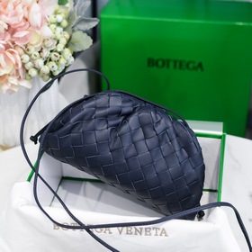 BV темно-синяя сумка The Pouch Celine Первая коллекция, созданная