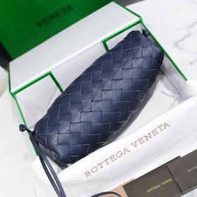 BV темно-синяя сумка The Pouch Celine Первая коллекция, созданная