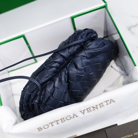 BV темно-синяя сумка The Pouch Celine Первая коллекция, созданная