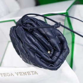 BV темно-синяя сумка The Pouch Celine Первая коллекция, созданная
