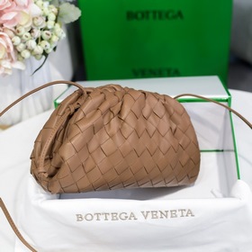 BV Сумка-клатч The Pouch, карамельный цвет, мелкая клетка Первая