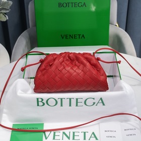 BV Сумка The Pouch, красная, с большим узором виде облаков Сумк