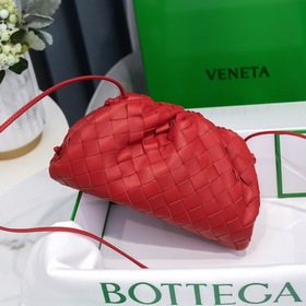 BV Сумка The Pouch, красная, с большим узором виде облаков Сумк