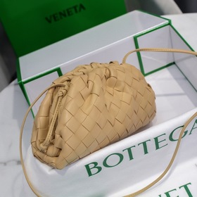 BV Сумка The Pouch Маленькая сумка с большим узором виде облаков