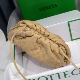 BV Сумка The Pouch Маленькая сумка с большим узором виде облаков