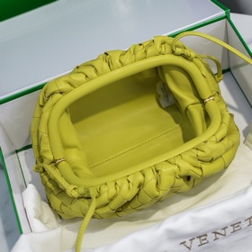 BV Сумка-клатч The Pouch, маленькая, с большим узором виде облак