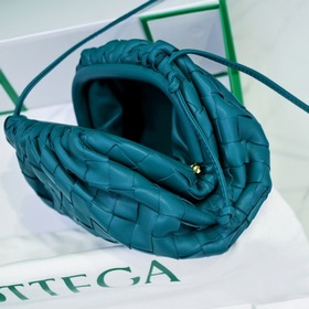 BV The Pouch сумочка в руке, маленькая облачная сумка с крупной с