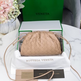 BV The Pouch сумочка в руке Маленькое облако, большая клетка Цв