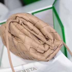 BV The Pouch сумочка в руке Маленькое облако, большая клетка Цв