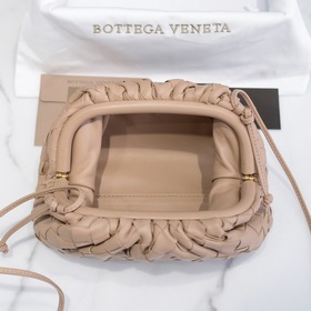 BV The Pouch сумочка в руке Маленькое облако, большая клетка Цв