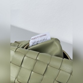 BV зеленый камень Bottega Veneta Плетенная сумка-хобо с завязками