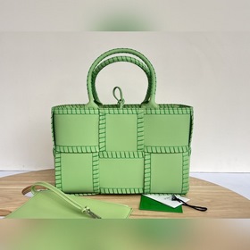 BV Arco Tote сумка-клатч, модель 690401  Плетеная сумка из овечь