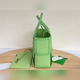 BV Arco Tote сумка-клатч, модель 690401  Плетеная сумка из овечь