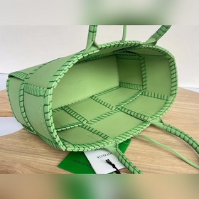BV Arco Tote сумка-клатч, модель 690401  Плетеная сумка из овечь