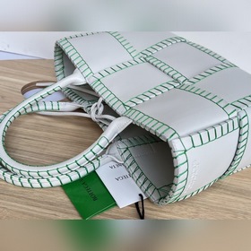 BV Arco Tote сумка-клатч, модель 690401  Плетеная сумка из овечь