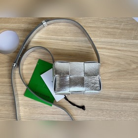BV серебристая кожа с квадратным узором Mini cassette Ba Доступны