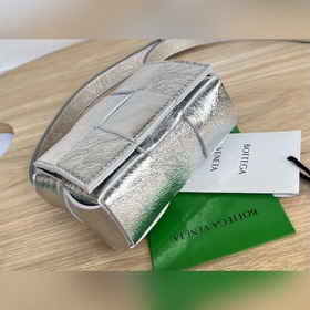 BV серебристая кожа с квадратным узором Mini cassette Ba Доступны