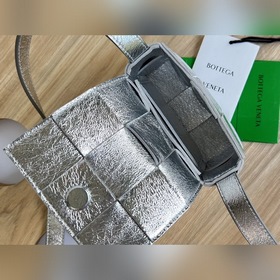 BV серебристая кожа с квадратным узором Mini cassette Ba Доступны